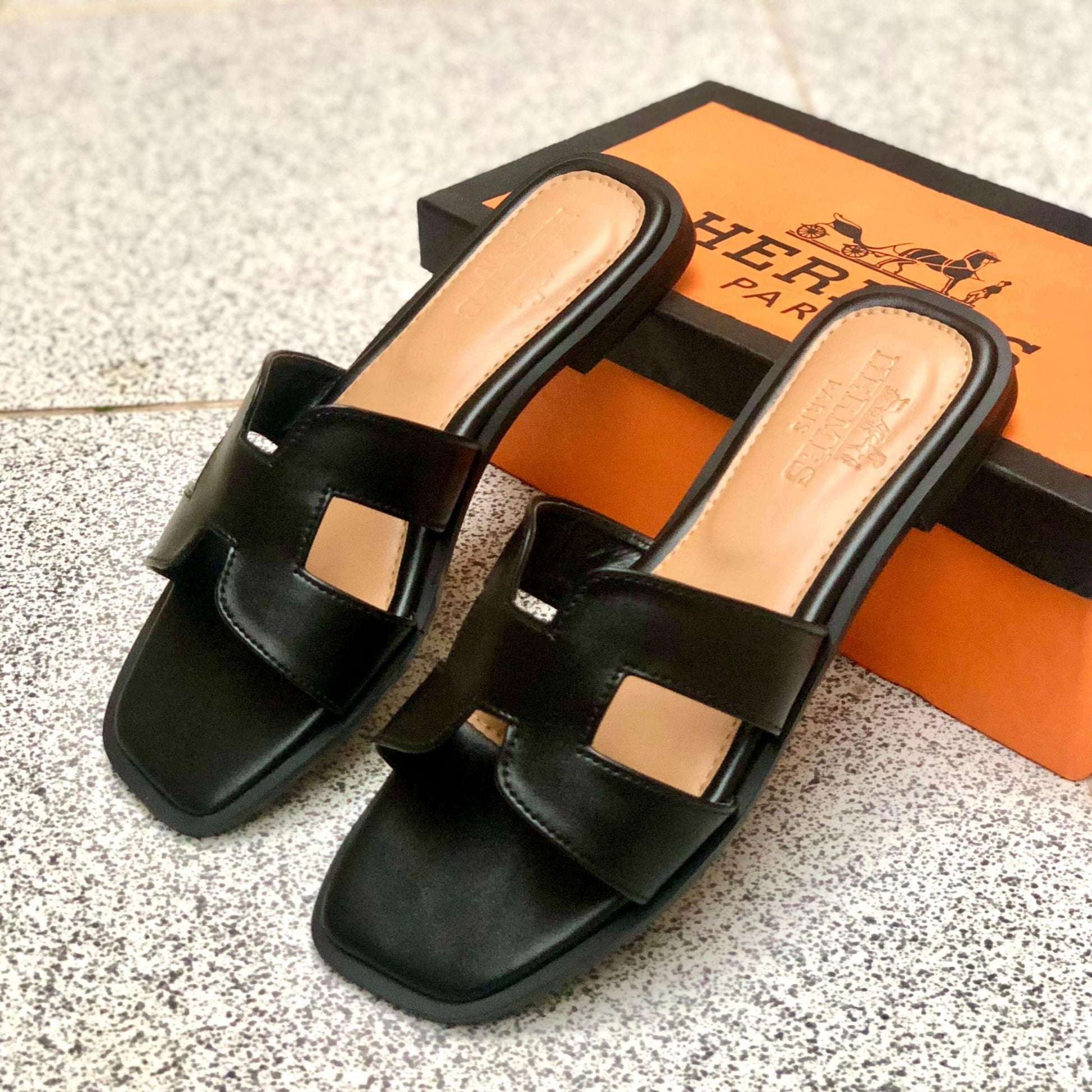 Hermès Slippers for Women (Size 36-42) – Official Model with Brand Box Grand Bazaar